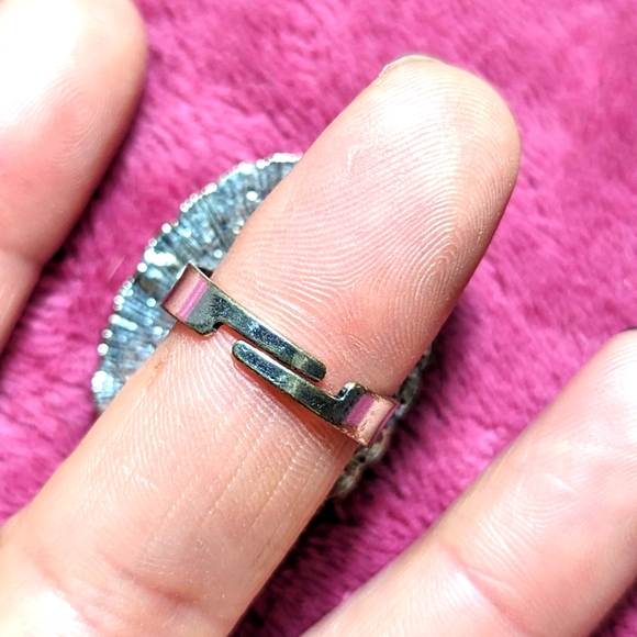 🌟3/$20🌟Woman's Vintage-Style Ring - Picture 4 of 4